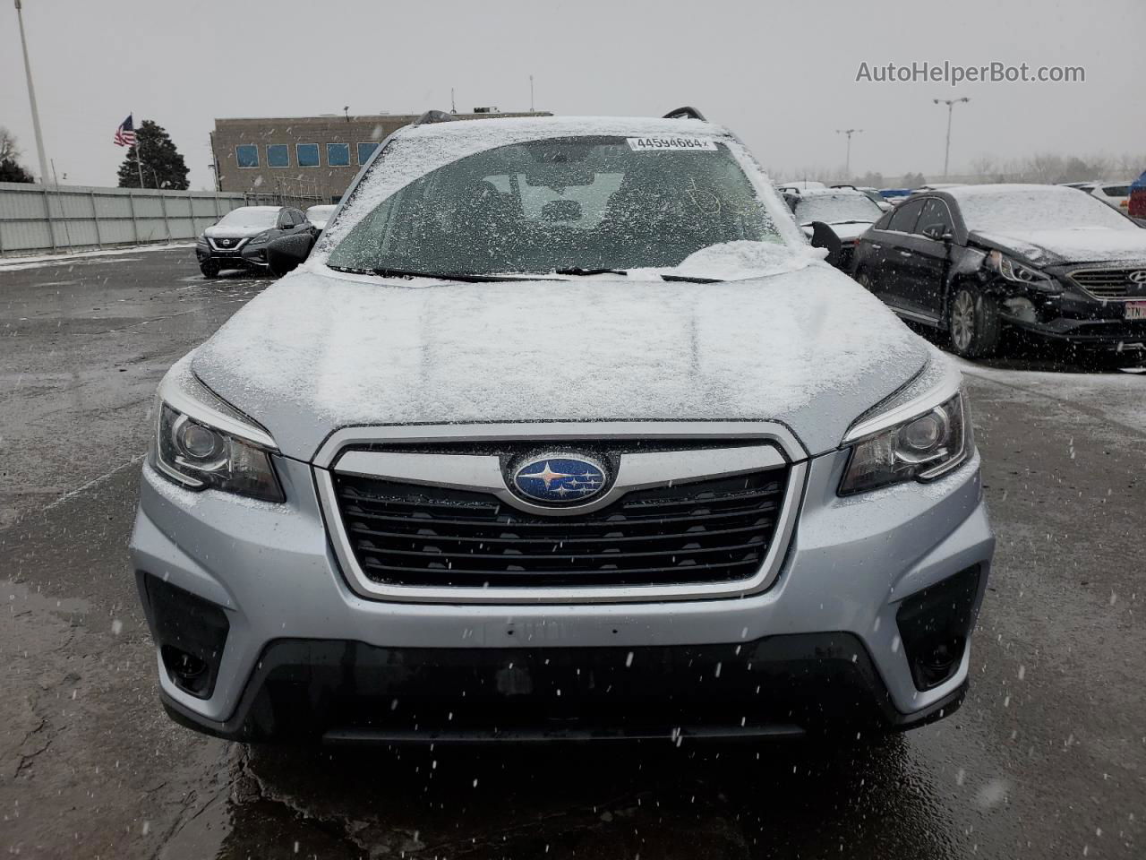 2020 Subaru Forester  Серебряный vin: JF2SKADC2LH570909