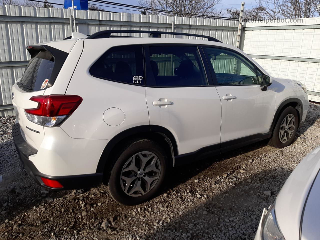 2019 Subaru Forester Premium White vin: JF2SKAEC2KH536451