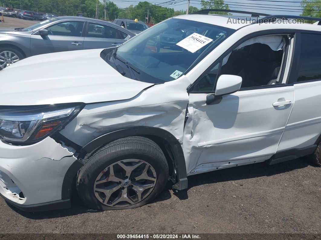 2019 Subaru Forester Premium White vin: JF2SKAEC4KH529369