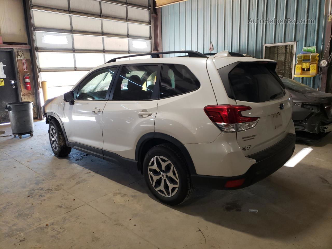 2019 Subaru Forester Premium White vin: JF2SKAEC6KH496598