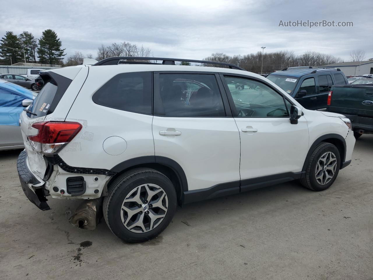 2020 Subaru Forester Premium White vin: JF2SKAGC2LH506137