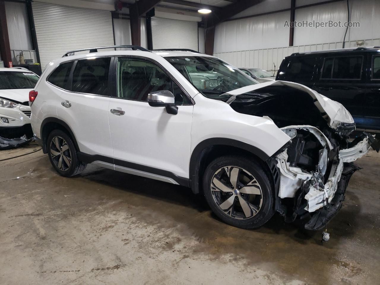 2019 Subaru Forester Touring White vin: JF2SKAWC5KH593144