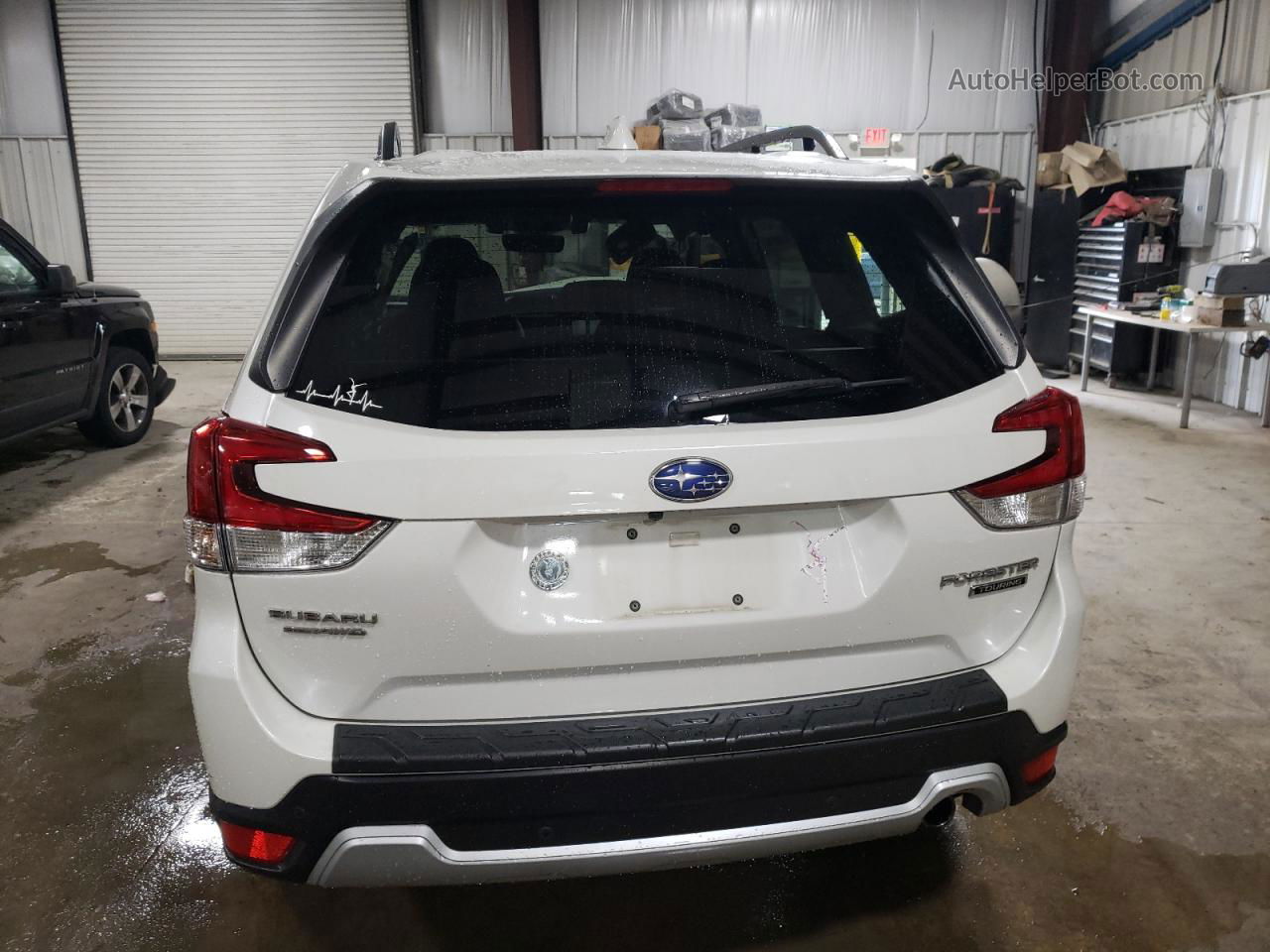 2019 Subaru Forester Touring White vin: JF2SKAWC5KH593144