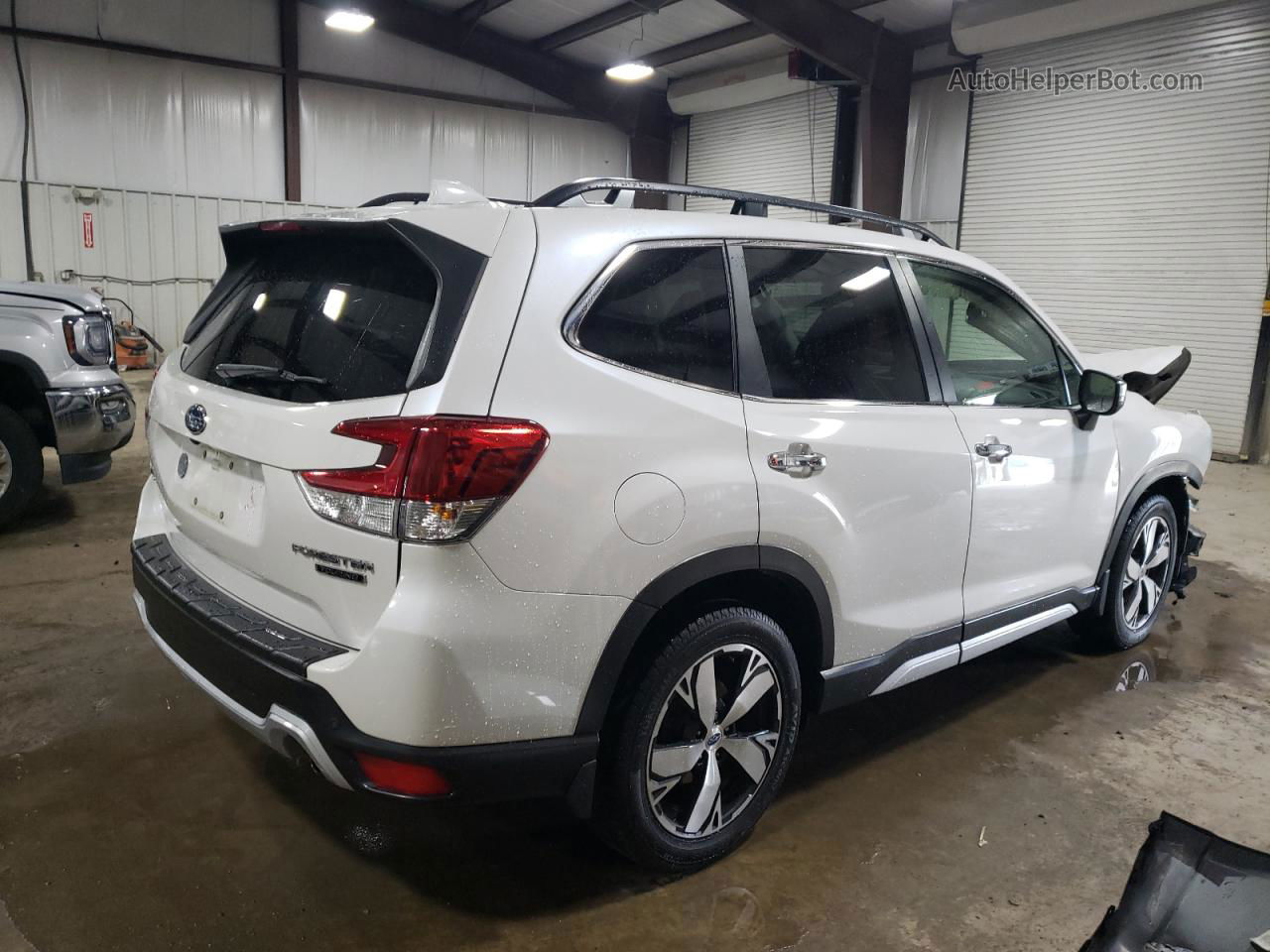 2019 Subaru Forester Touring White vin: JF2SKAWC5KH593144