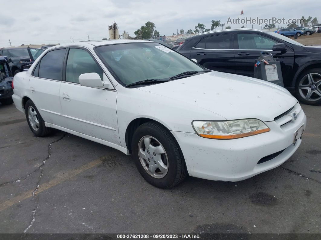 2000 Honda Accord Sdn Ex White vin: JHMCG6678YC030971