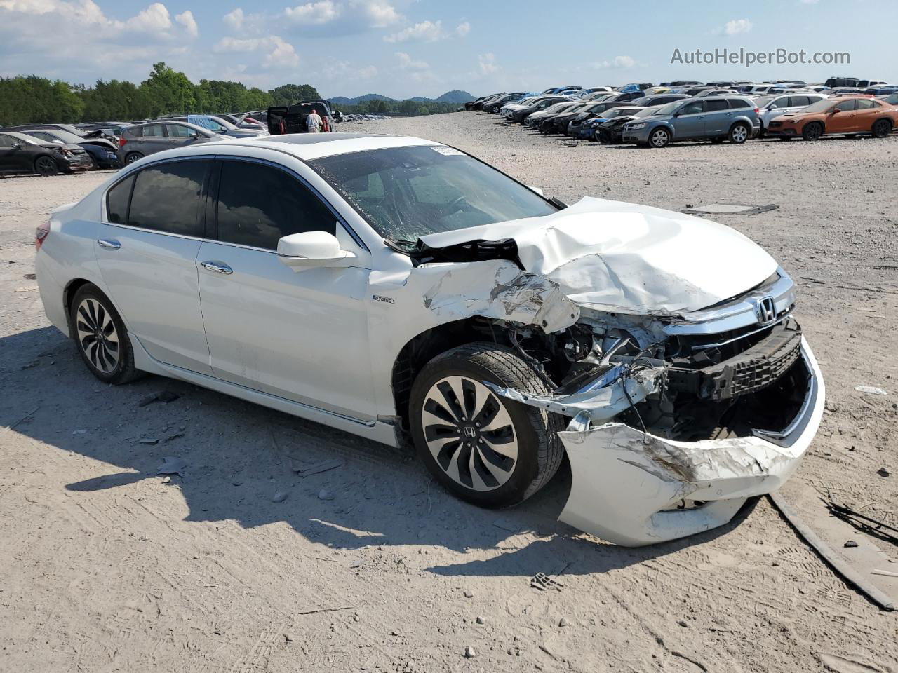 2017 Honda Accord Touring Hybrid White vin: JHMCR6F79HC016930