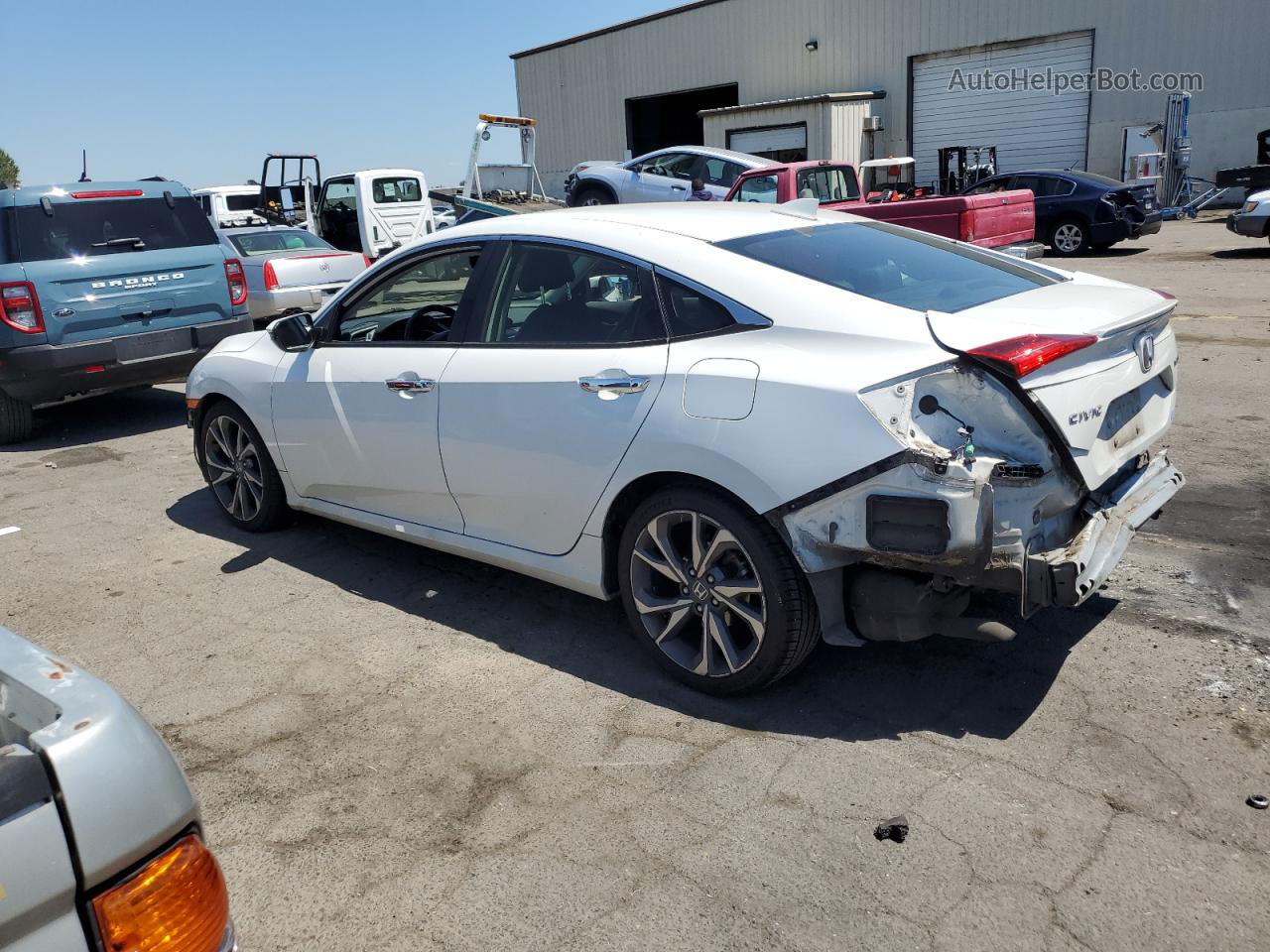 2019 Honda Civic Touring White vin: JHMFC1F97KX008263