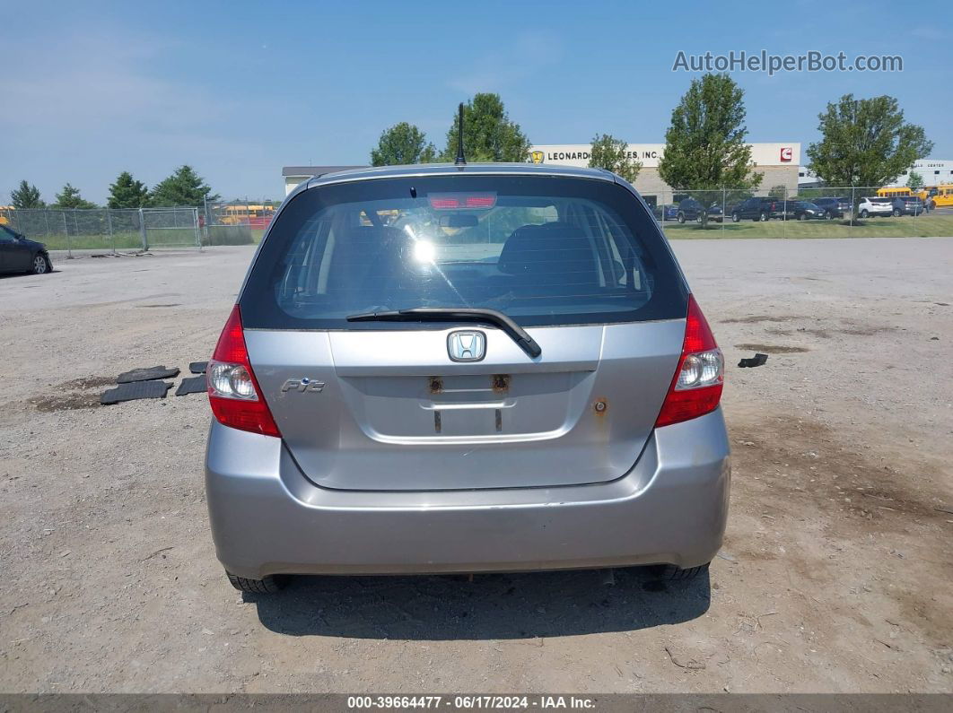 2008 Honda Fit   Silver vin: JHMGD37498S002597