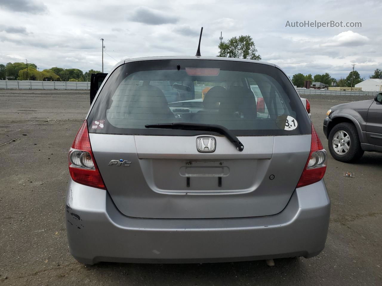 2008 Honda Fit  Silver vin: JHMGD38428S020258