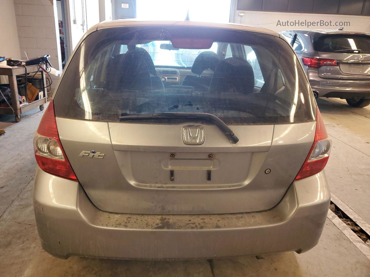 2008 Honda Fit  Silver vin: JHMGD38498S061115