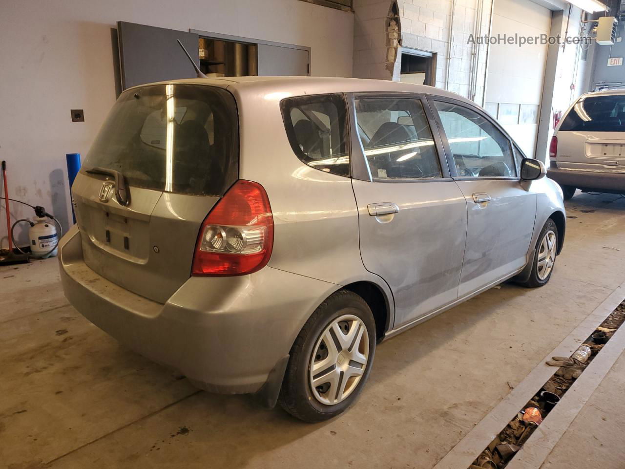 2008 Honda Fit  Silver vin: JHMGD38498S061115