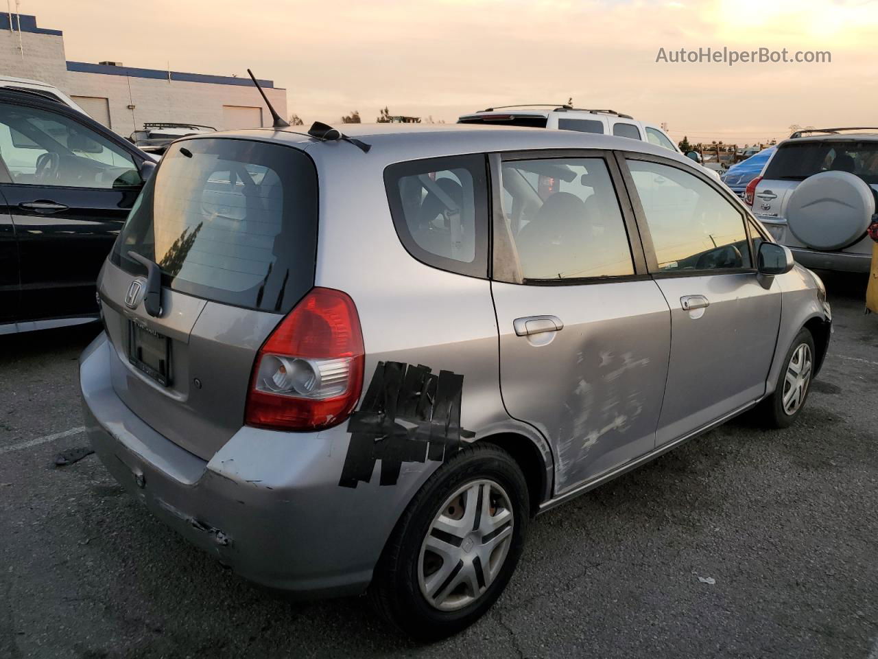 2008 Honda Fit  Silver vin: JHMGD384X8S041116