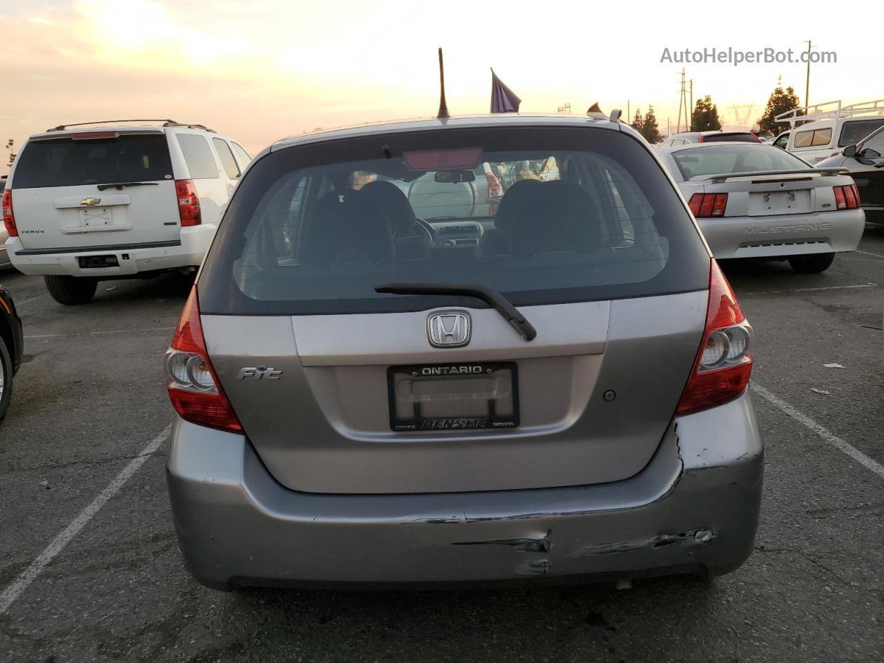 2008 Honda Fit  Silver vin: JHMGD384X8S041116