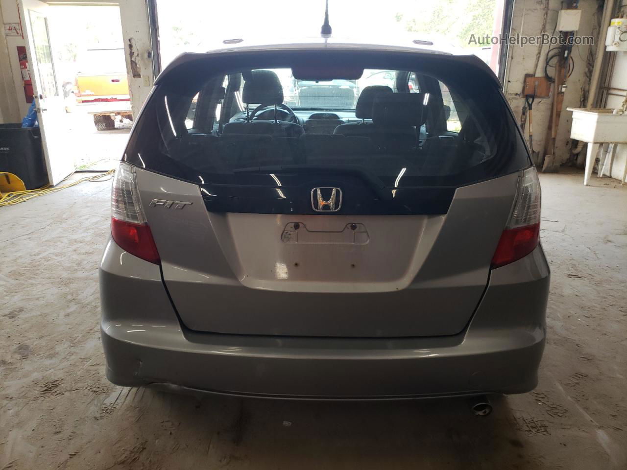 2009 Honda Fit Sport Silver vin: JHMGE87459S002737