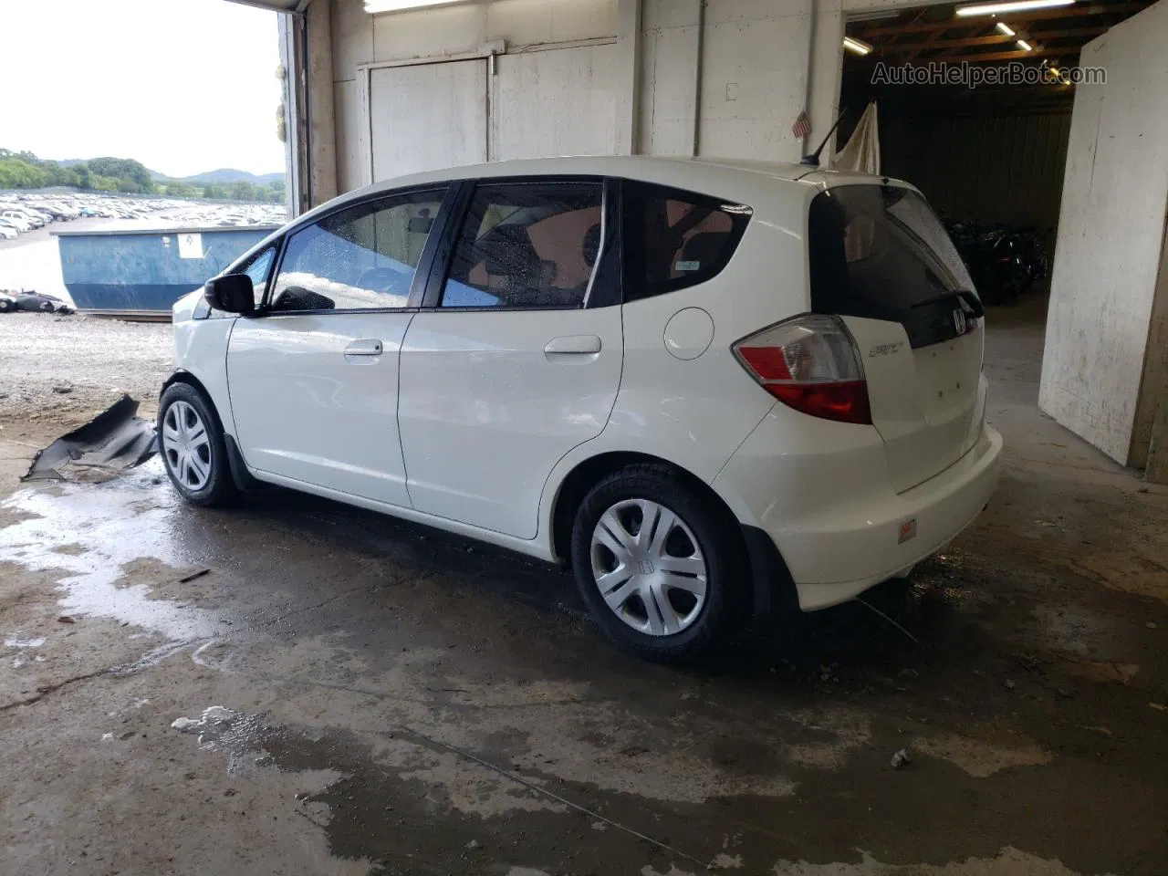 2009 Honda Fit  White vin: JHMGE88259C005421