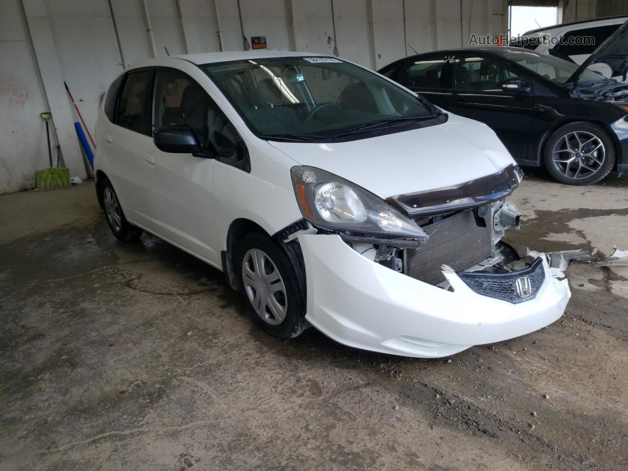 2009 Honda Fit  White vin: JHMGE88259C005421