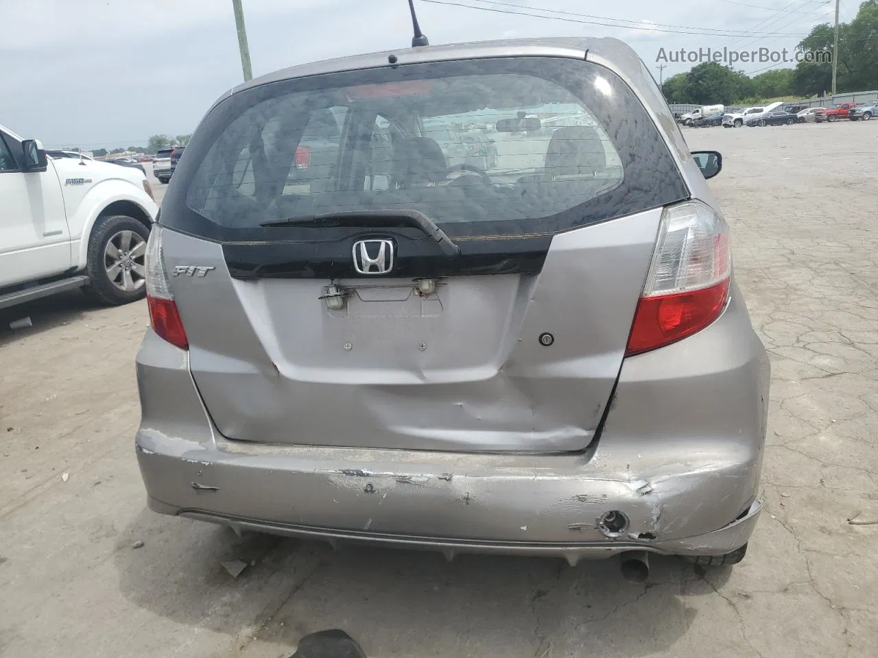 2009 Honda Fit  Silver vin: JHMGE882X9S008367