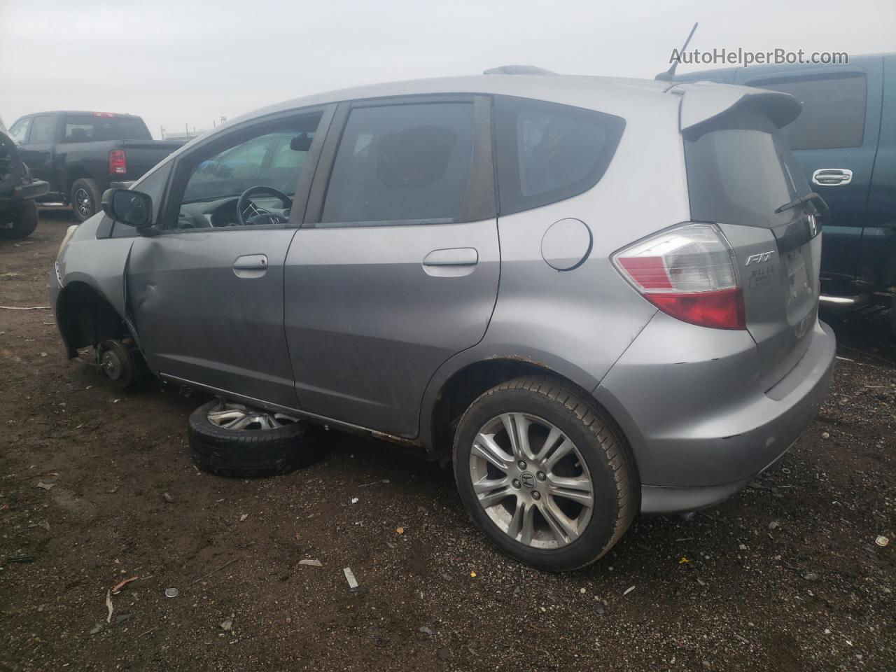 2009 Honda Fit Sport Silver vin: JHMGE88409S001588