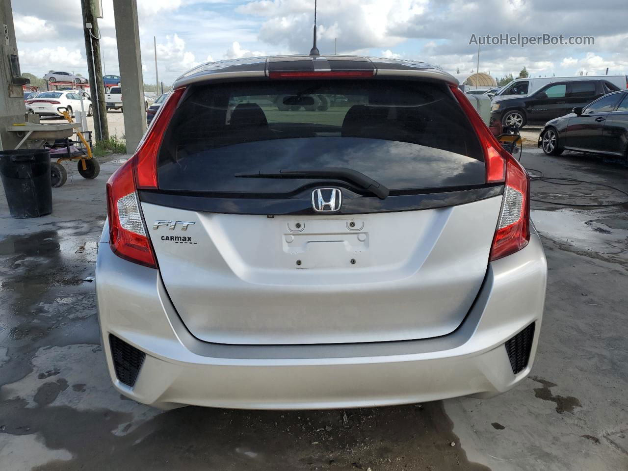 2016 Honda Fit Lx Silver vin: JHMGK5H58GS015669