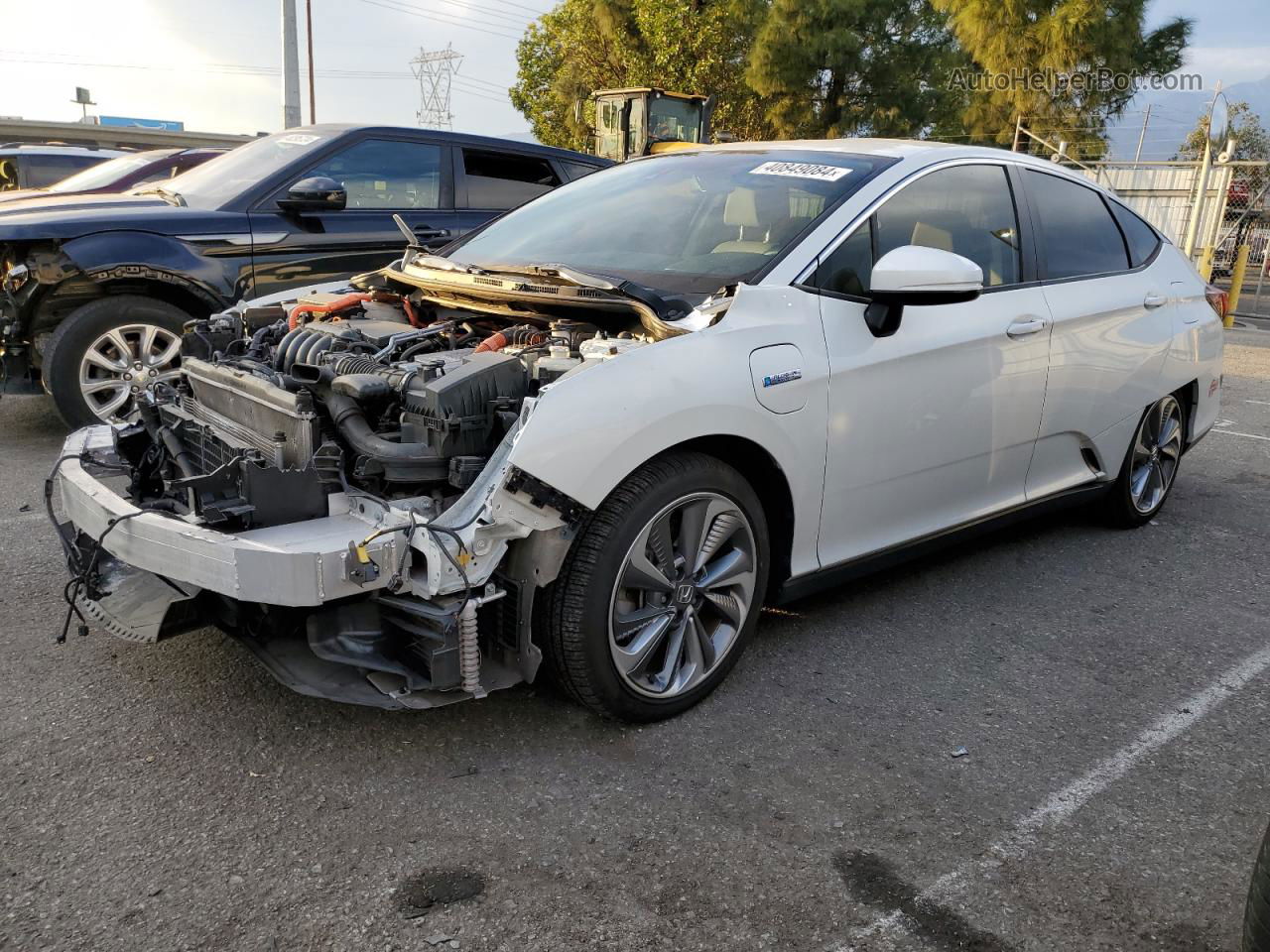 2018 Honda Clarity  White vin: JHMZC5F10JC021358