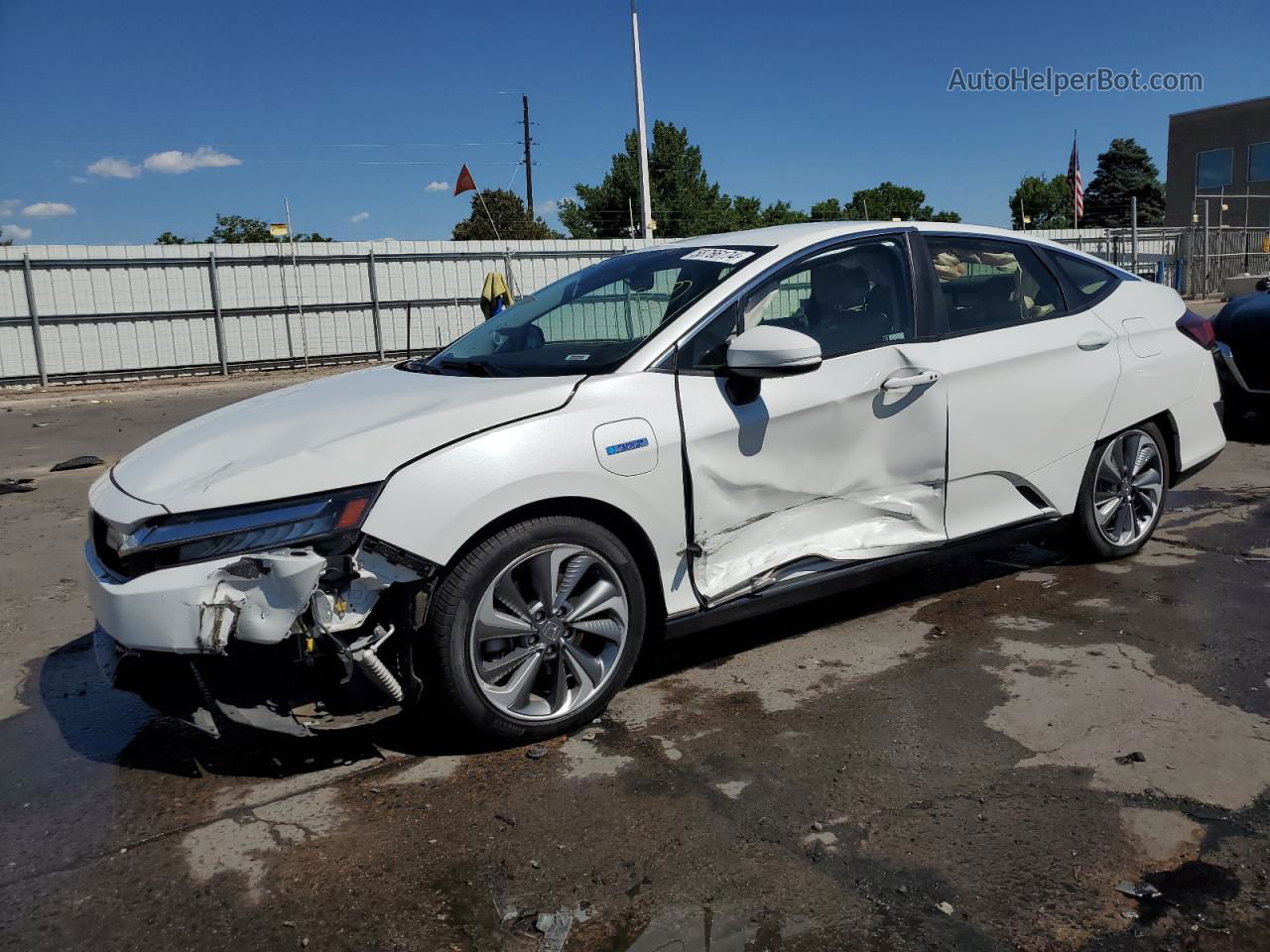 2018 Honda Clarity  White vin: JHMZC5F12JC015416