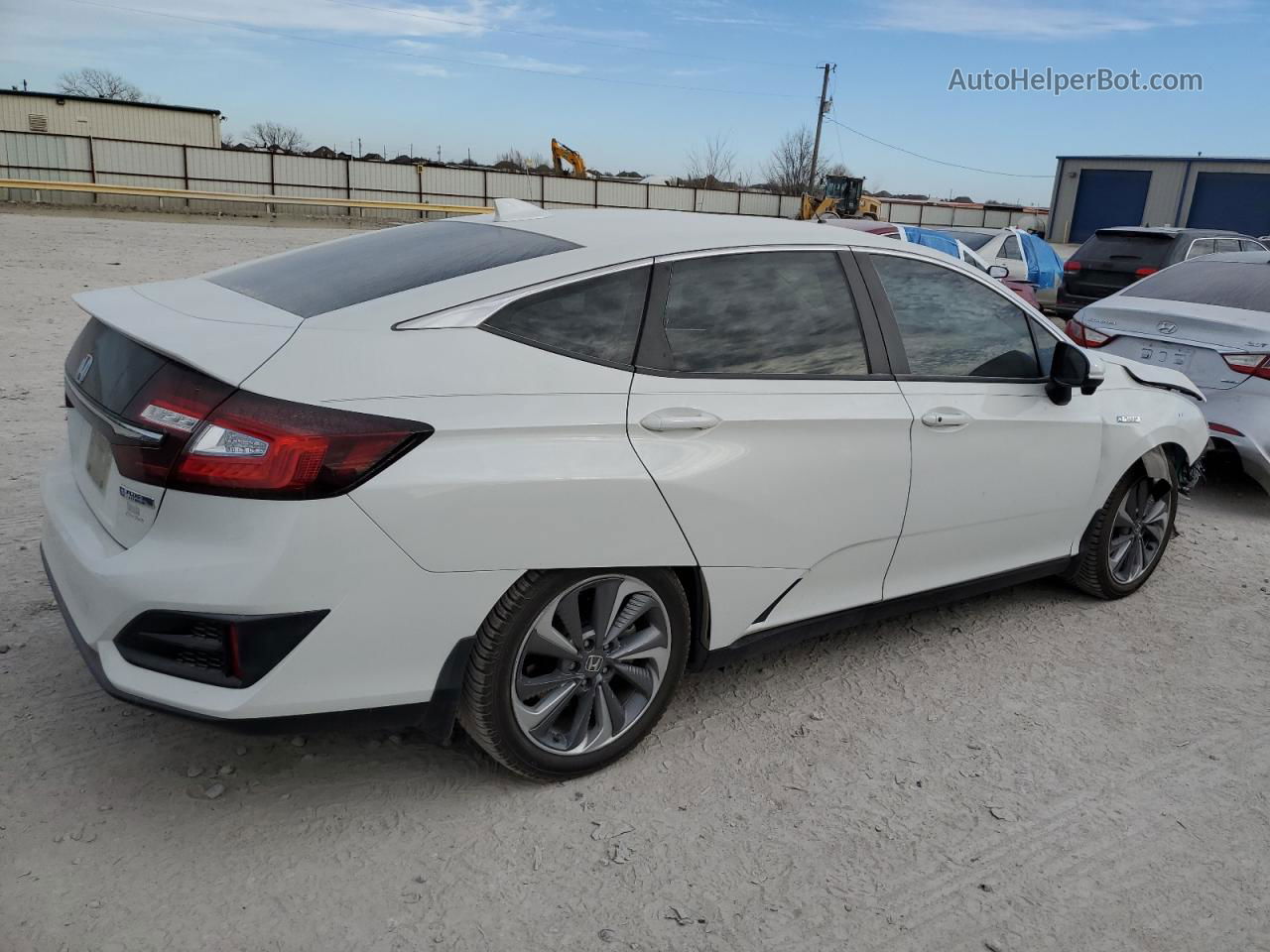 2018 Honda Clarity  White vin: JHMZC5F13JC005378