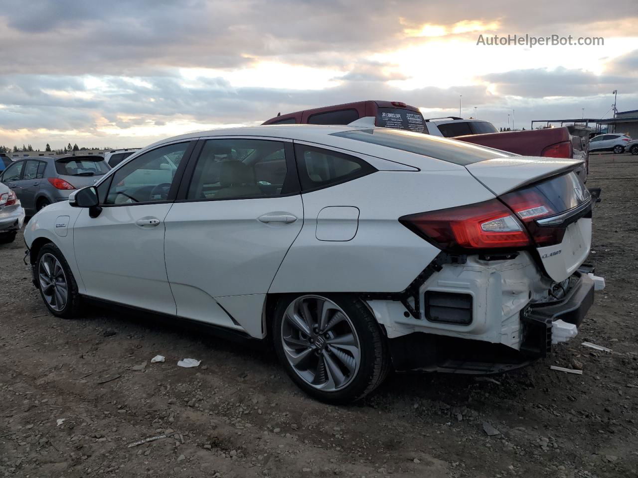 2018 Honda Clarity  White vin: JHMZC5F14JC020679