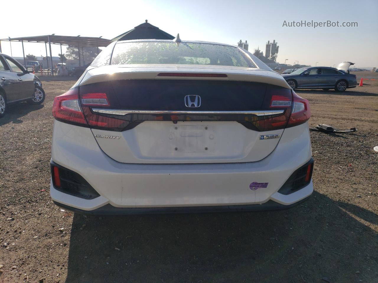 2018 Honda Clarity  White vin: JHMZC5F16JC022434