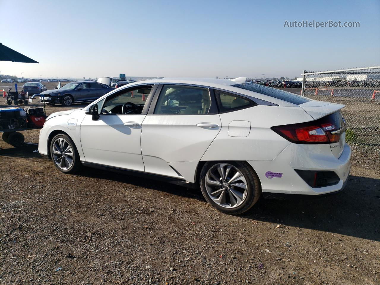 2018 Honda Clarity  White vin: JHMZC5F16JC022434