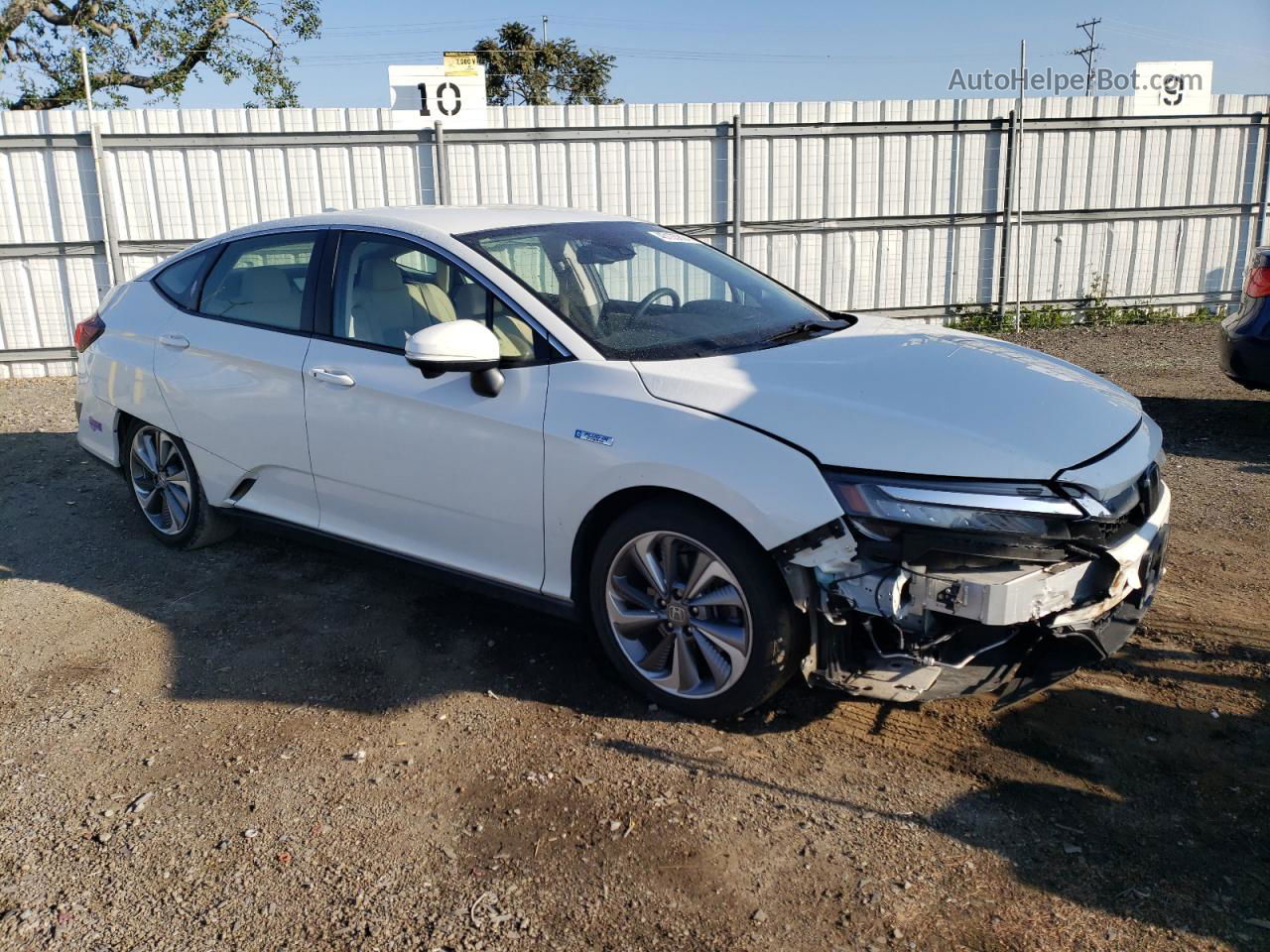 2018 Honda Clarity  White vin: JHMZC5F16JC022434