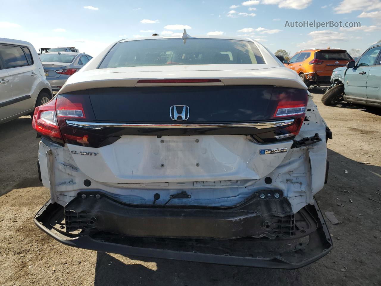 2018 Honda Clarity  White vin: JHMZC5F18JC013430