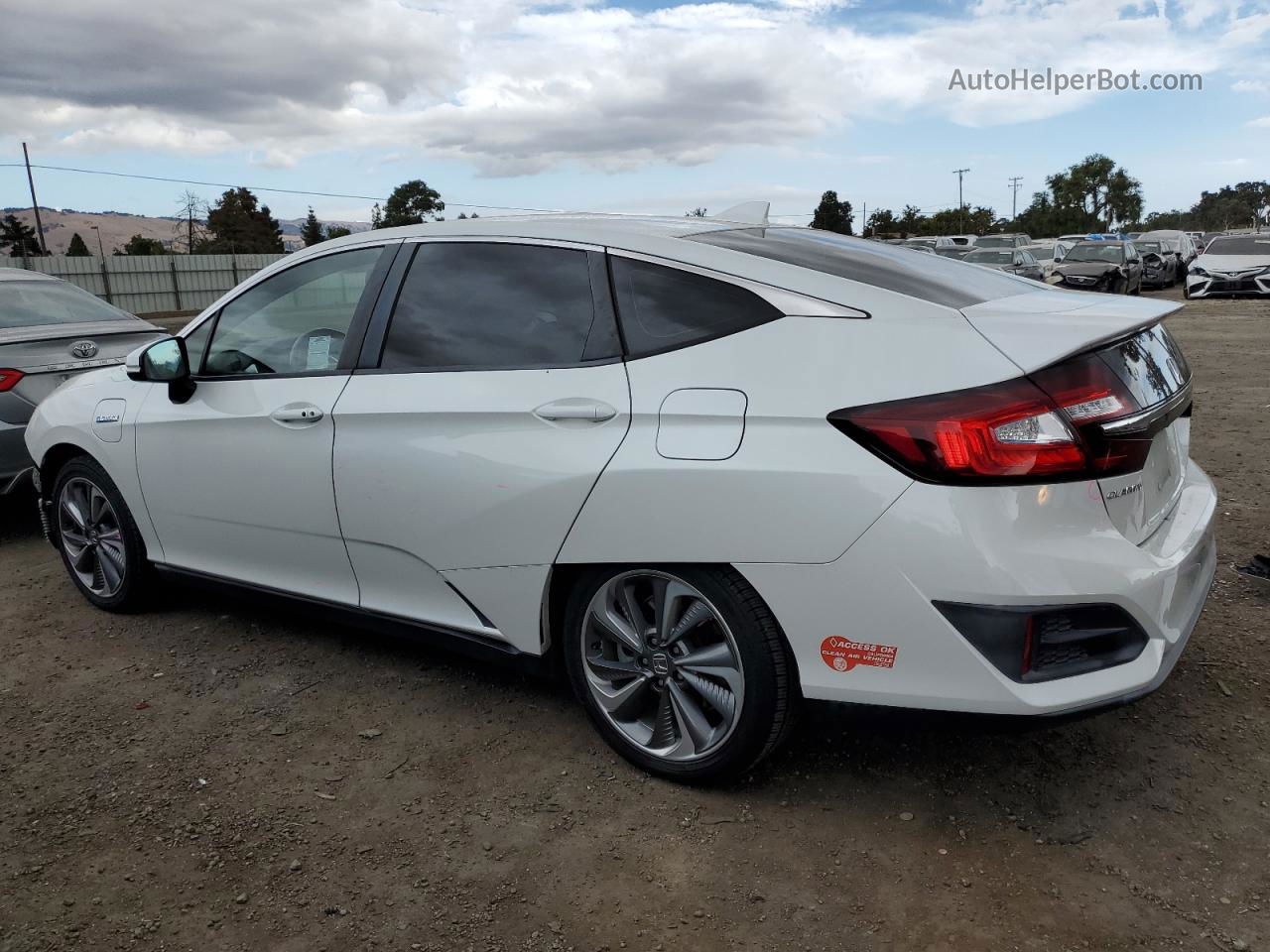 2018 Honda Clarity Touring White vin: JHMZC5F35JC005450