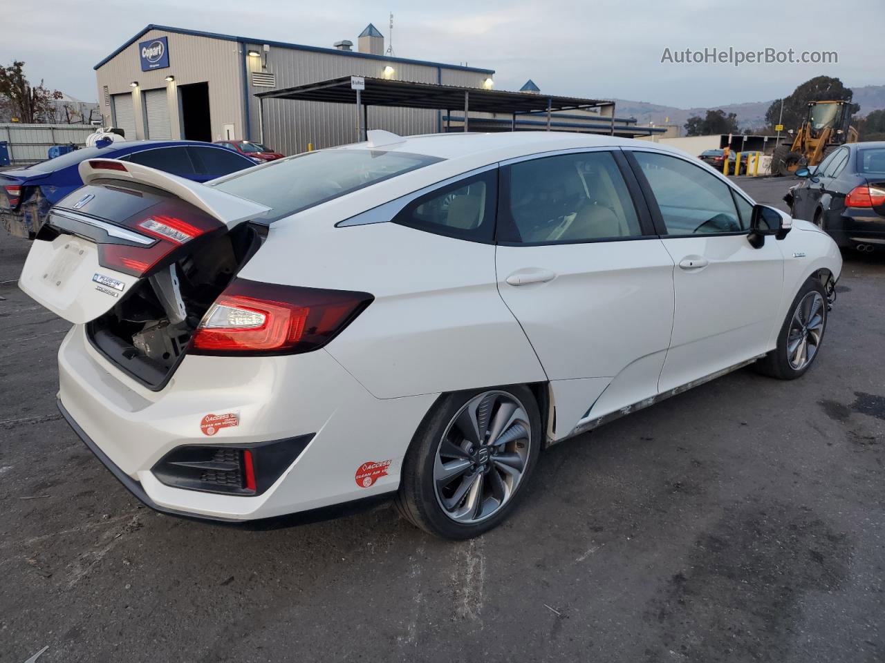 2018 Honda Clarity Touring White vin: JHMZC5F36JC010608