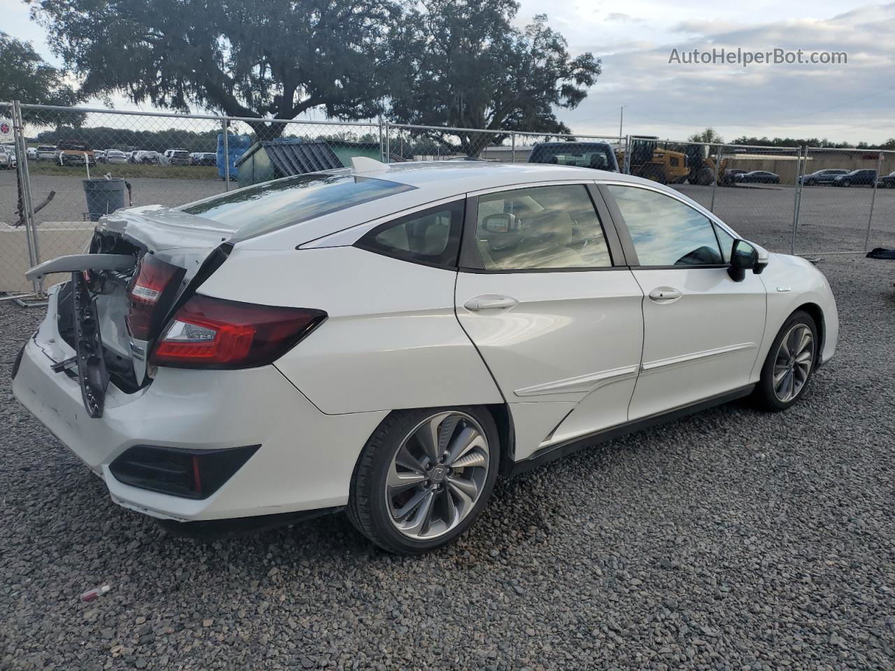 2018 Honda Clarity Touring White vin: JHMZC5F37JC002307