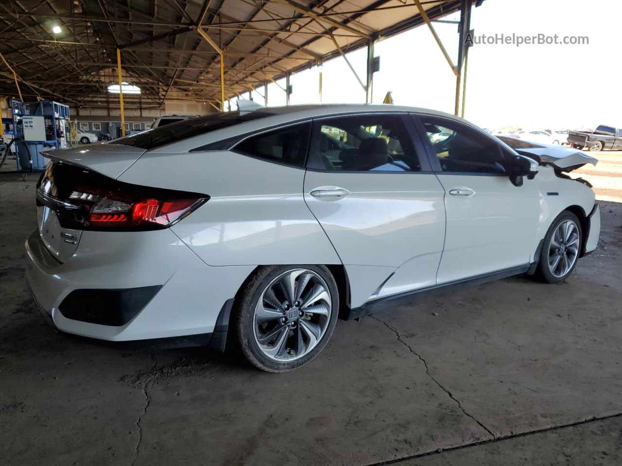 2018 Honda Clarity Touring White vin: JHMZC5F37JC006857