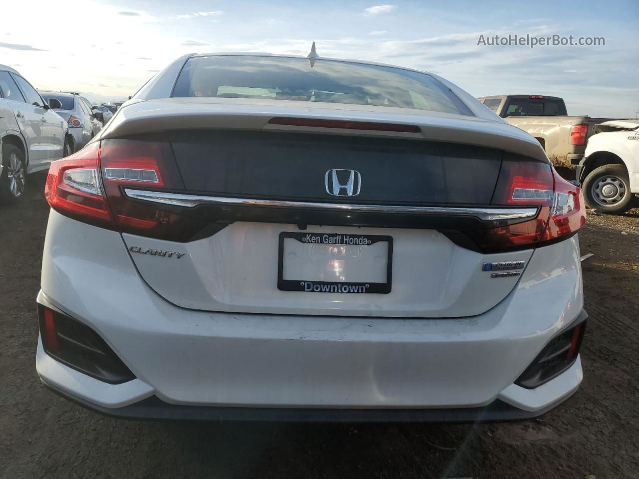 2018 Honda Clarity Touring White vin: JHMZC5F37JC017566