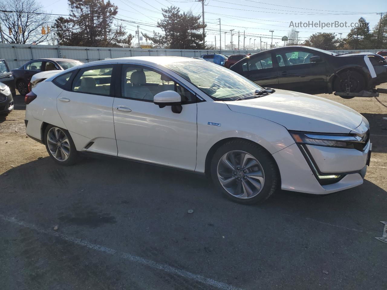 2018 Honda Clarity Touring White vin: JHMZC5F39JC001661