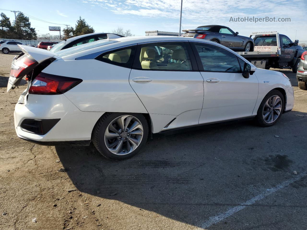 2018 Honda Clarity Touring White vin: JHMZC5F39JC001661