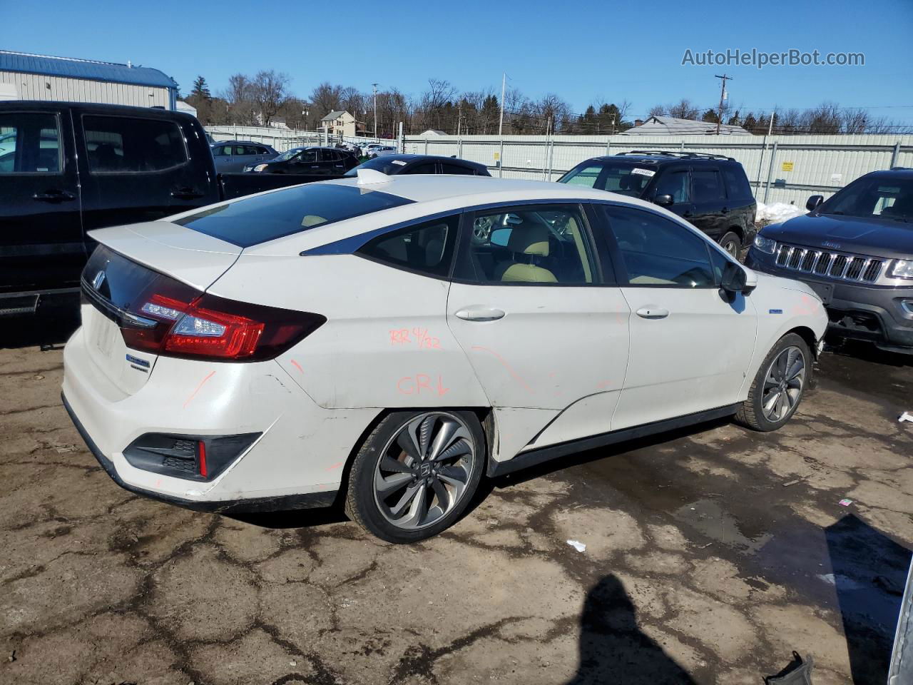 2018 Honda Clarity Touring White vin: JHMZC5F39JC011462