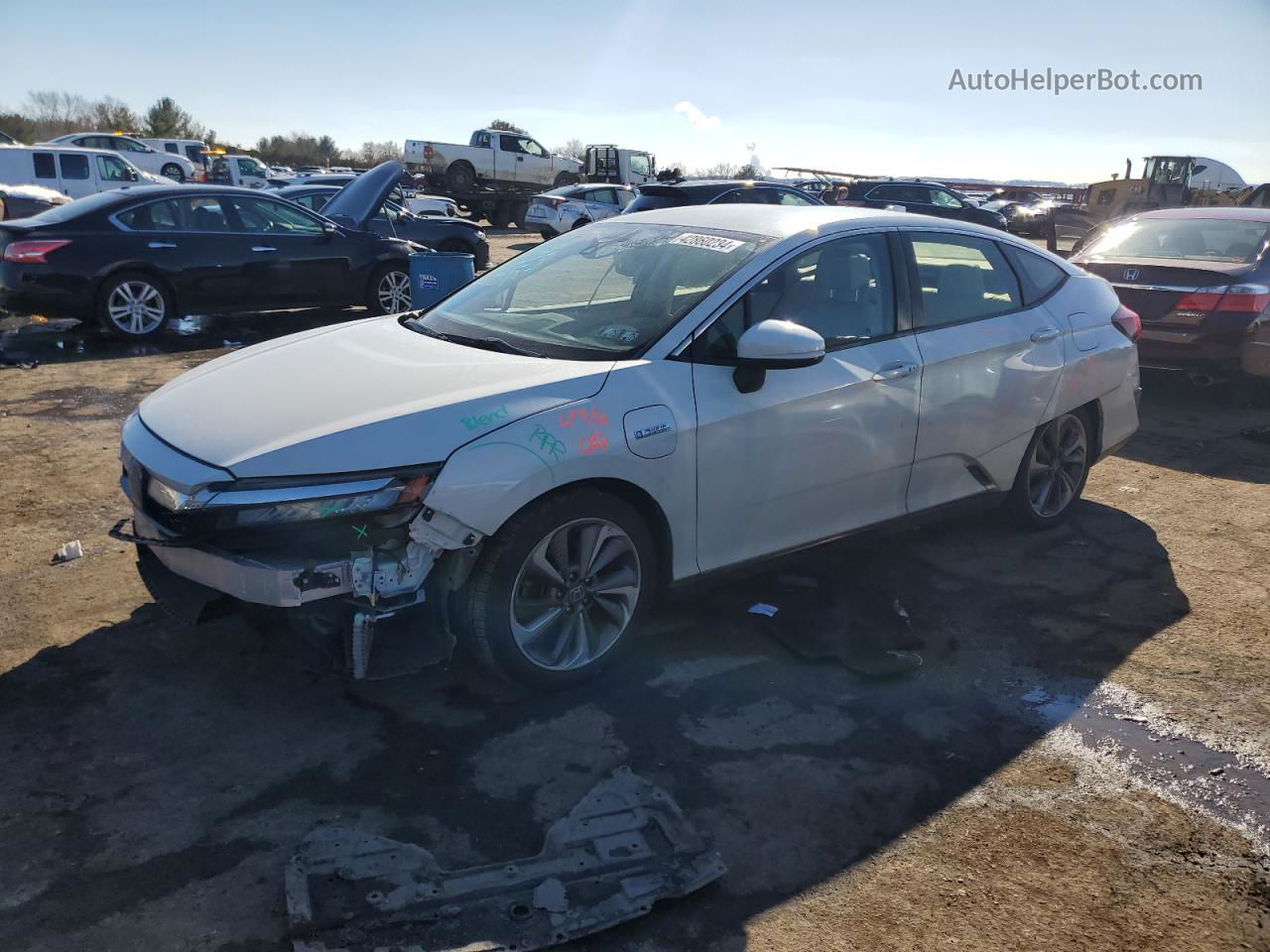 2018 Honda Clarity Touring White vin: JHMZC5F39JC011462