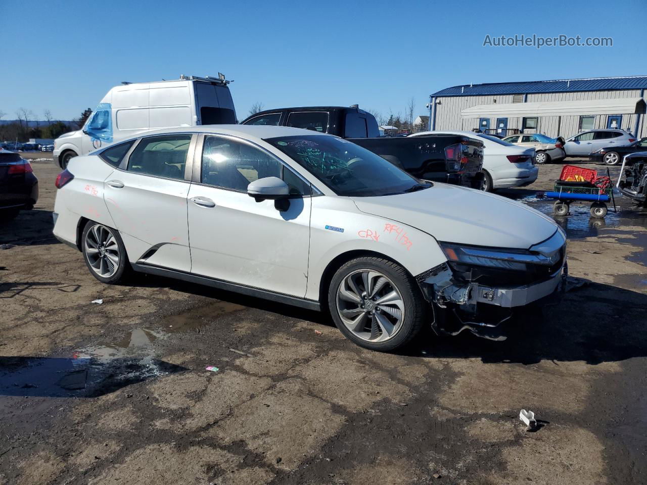 2018 Honda Clarity Touring White vin: JHMZC5F39JC011462