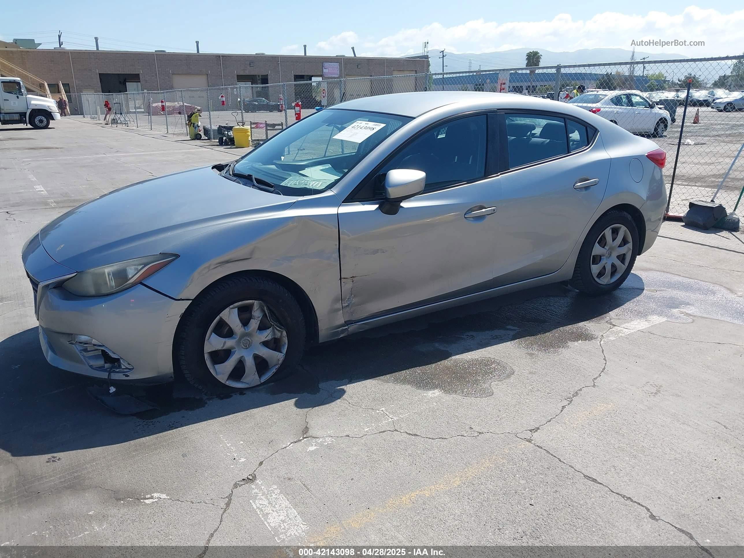 2014 Mazda Mazda3 I Sport Silver vin: JM1BM1U79E1176265