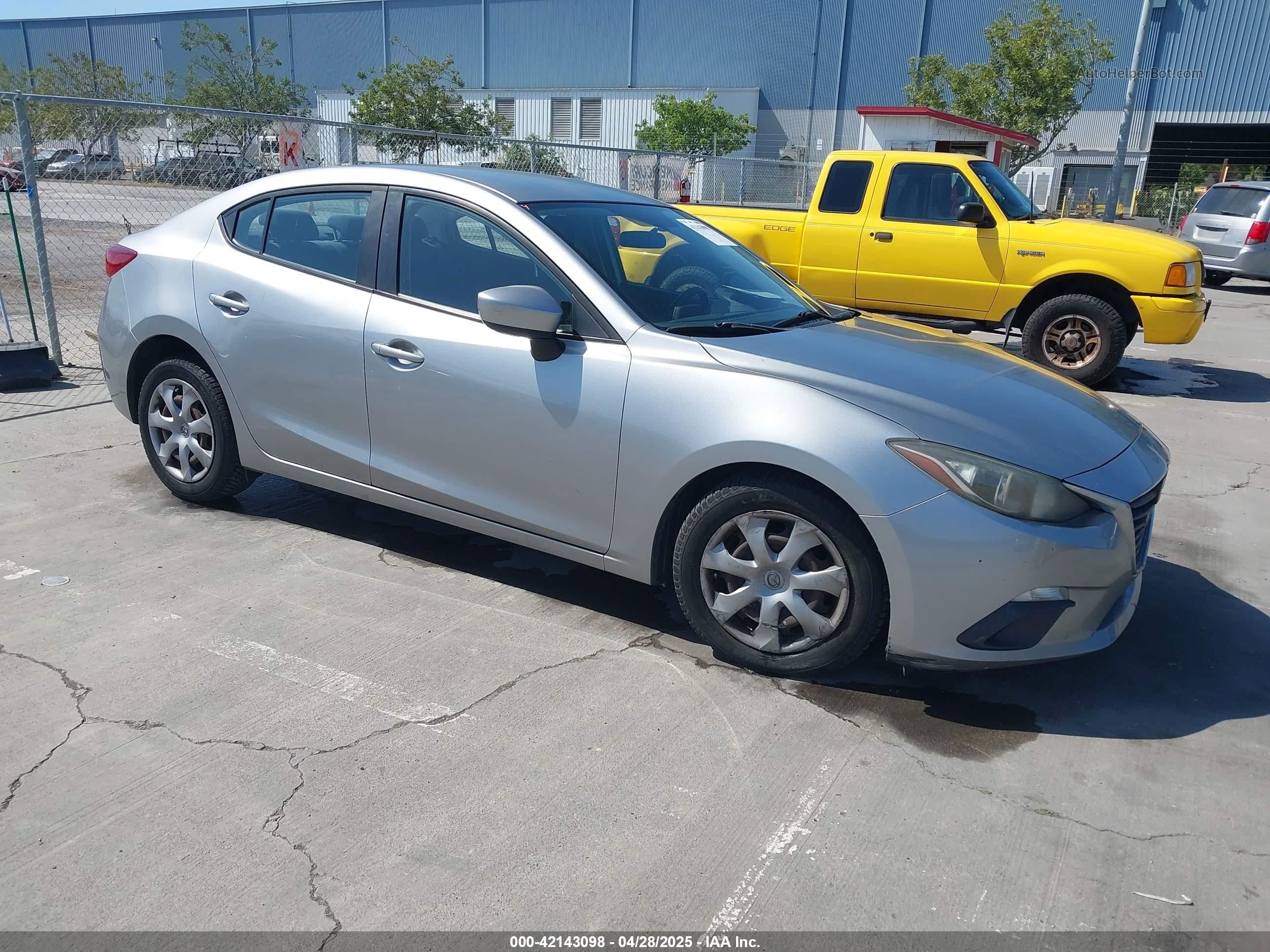 2014 Mazda Mazda3 I Sport Silver vin: JM1BM1U79E1176265