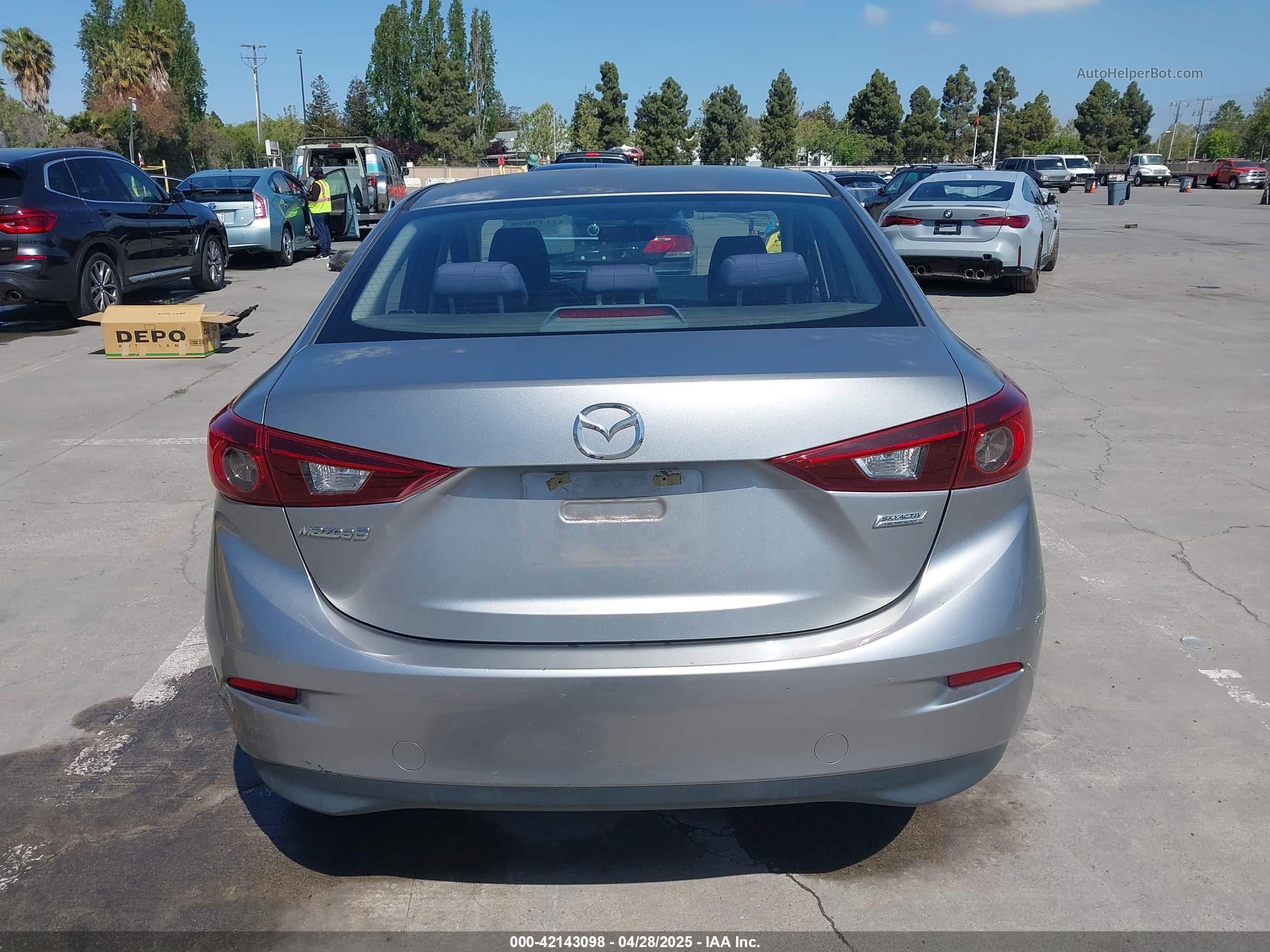 2014 Mazda Mazda3 I Sport Silver vin: JM1BM1U79E1176265