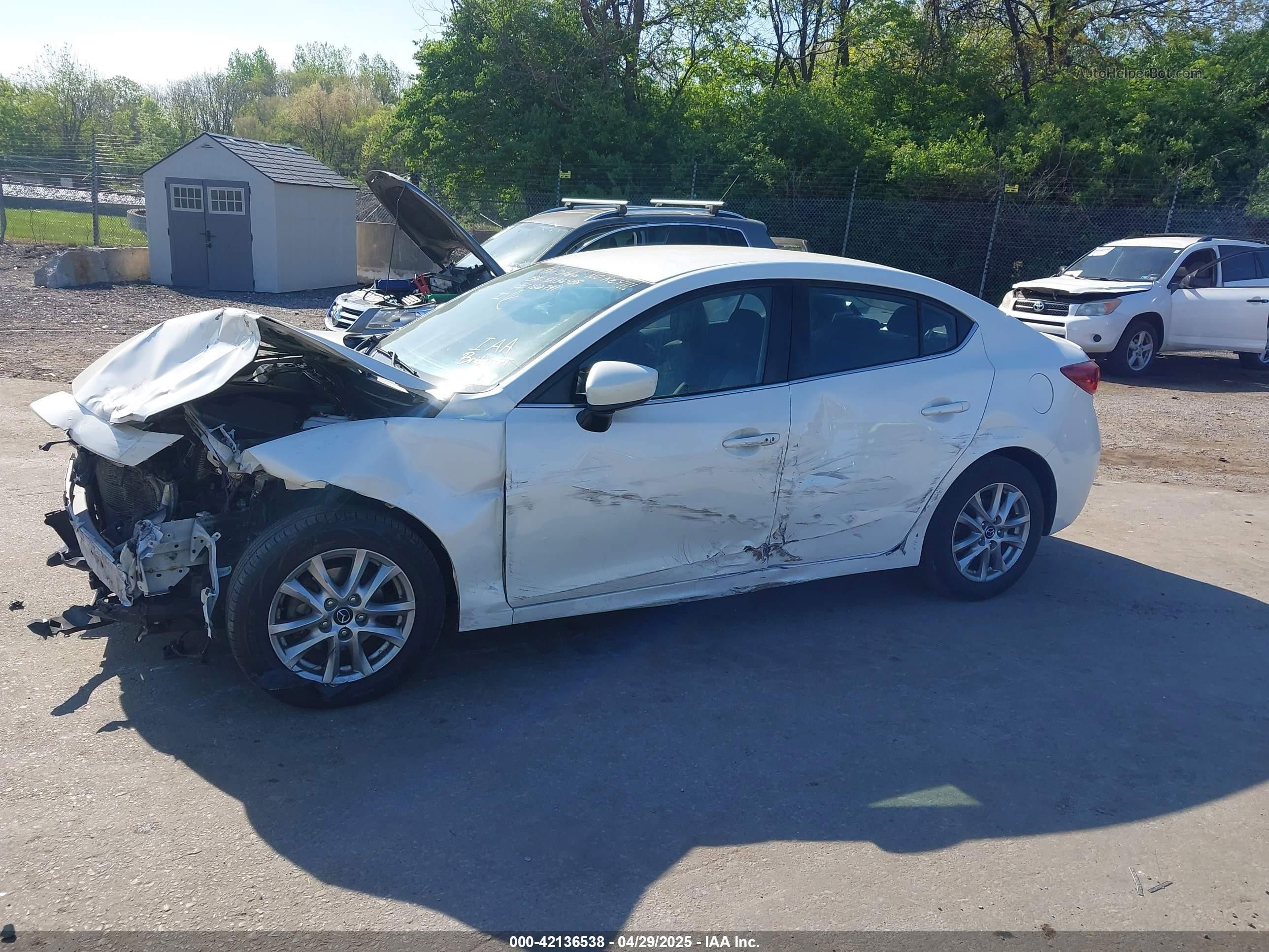 2014 Mazda Mazda3 I Touring White vin: JM1BM1V71E1106791