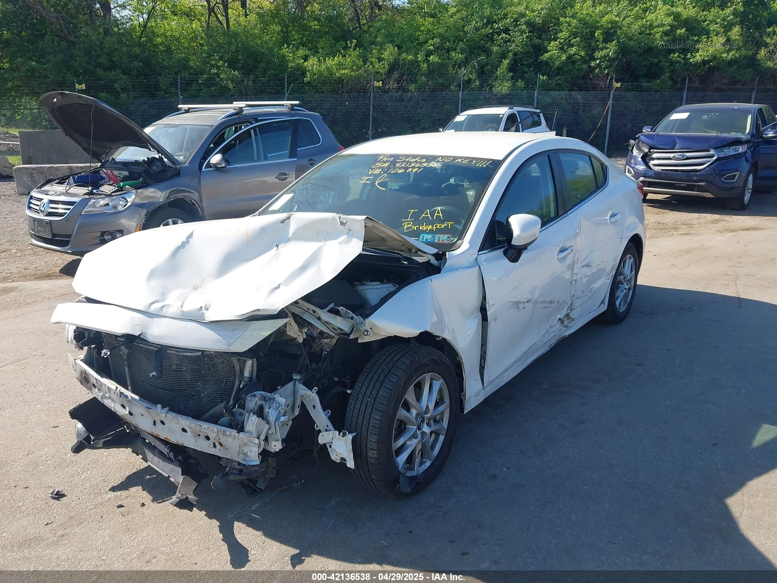 2014 Mazda Mazda3 I Touring White vin: JM1BM1V71E1106791