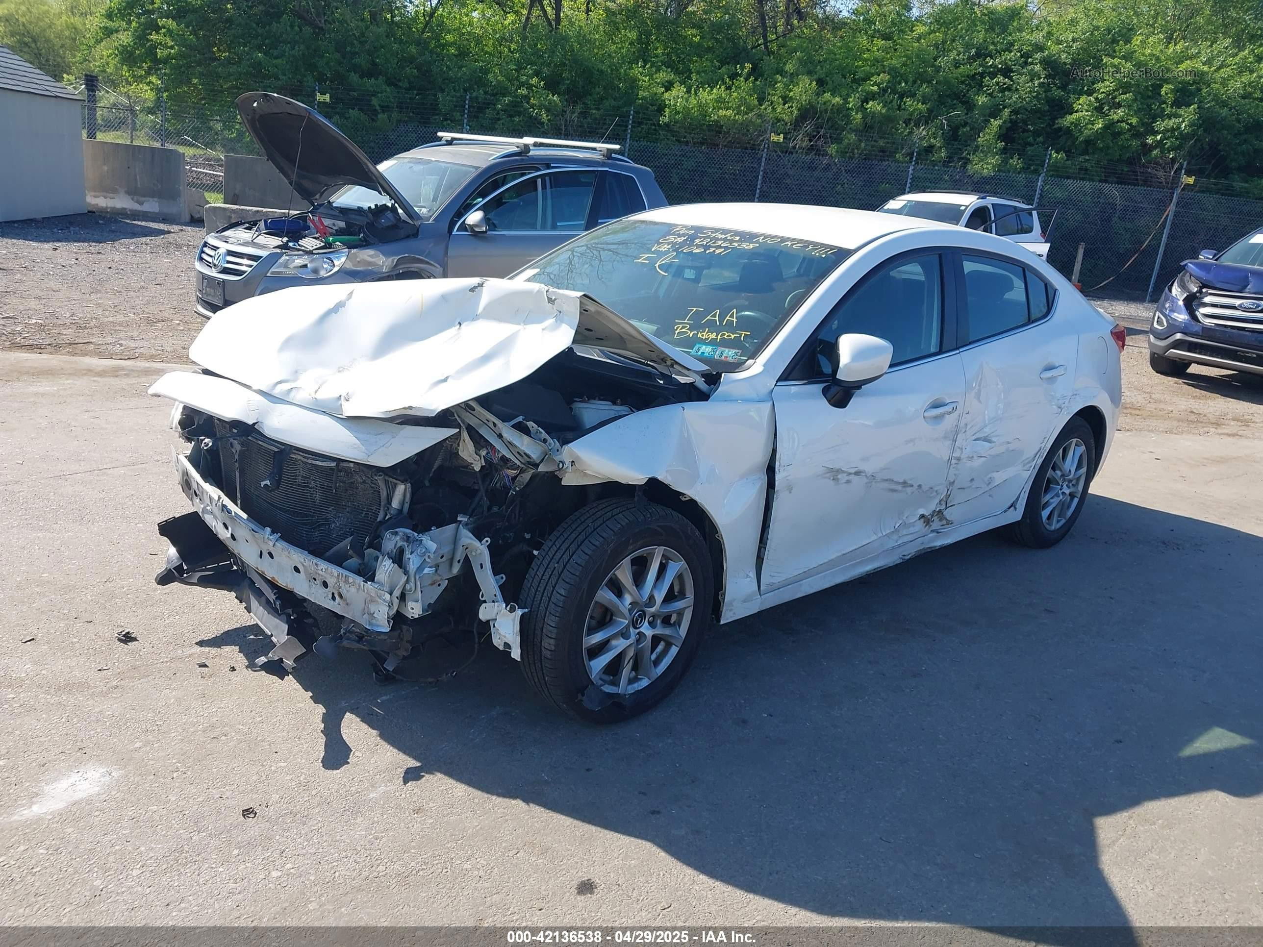 2014 Mazda Mazda3 I Touring White vin: JM1BM1V71E1106791