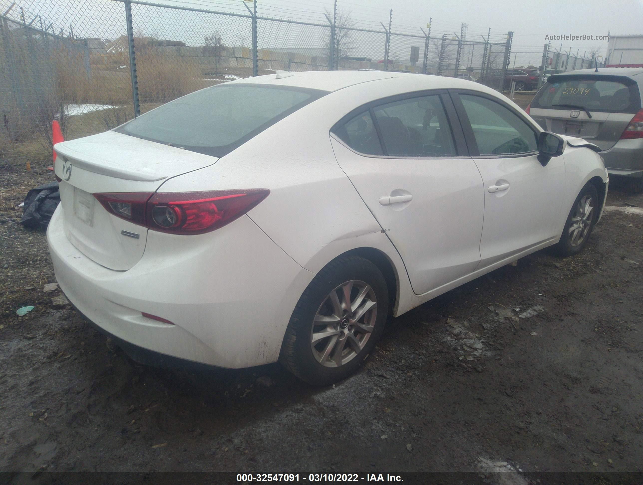 2014 Mazda Mazda3 I Grand Touring White vin: JM1BM1W77E1186757