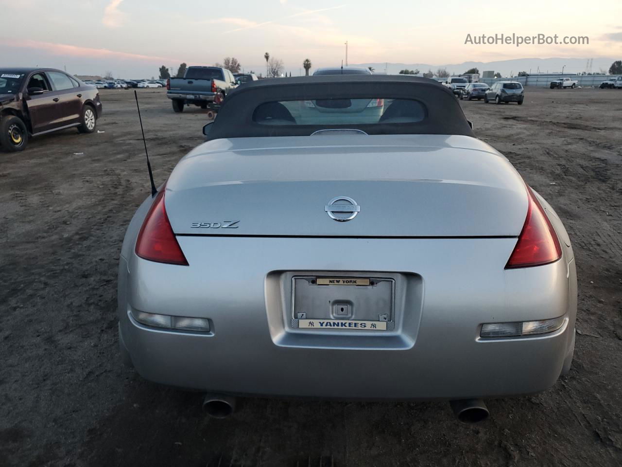 2005 Nissan 350z Roadster Silver vin: JN1AZ36AX5M755462