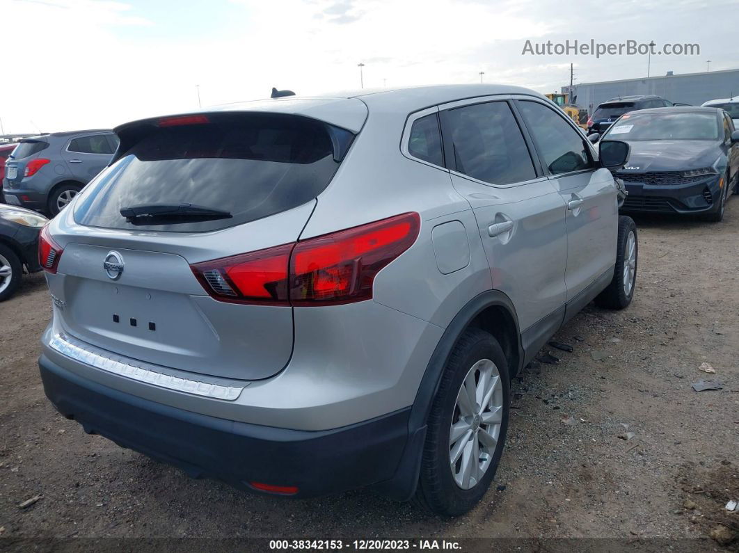 2018 Nissan Rogue Sport S Серебряный vin: JN1BJ1CP3JW152733